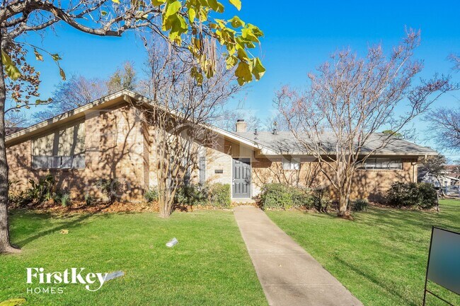417 Lakeside Dr Irving, TX 75062