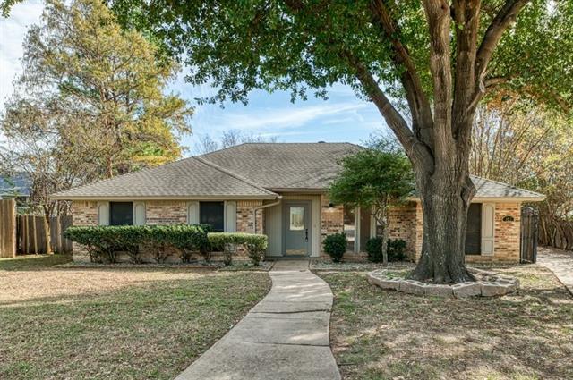 922 Kingston Dr Mansfield, TX 76063