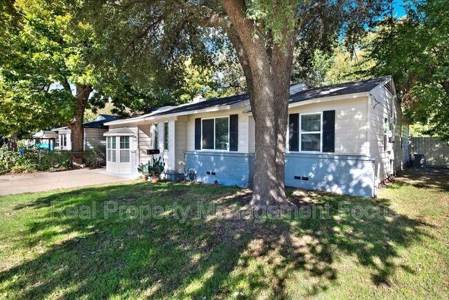 1725 Brake Dr Carrollton, TX 75006