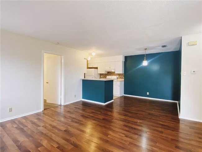 9906 Hundred Oaks Circle