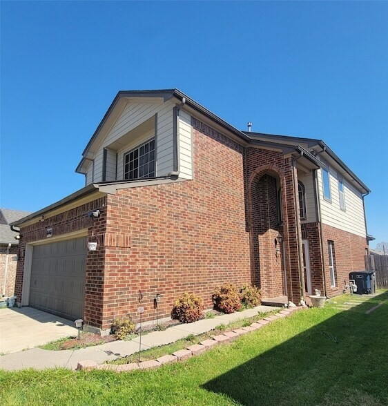 6468 Regina Dr Fort Worth, TX 76131