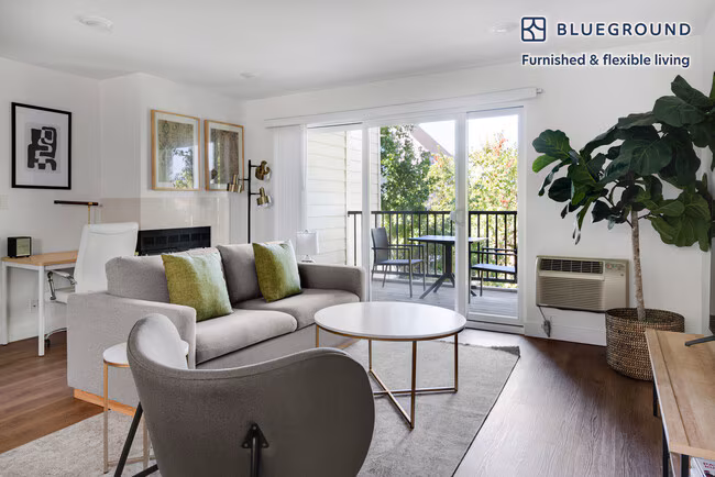 590 Mill Creek Ln Santa Clara, CA 95054