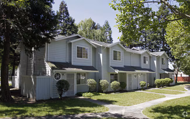 Pacific Heights Townhouse Apartments