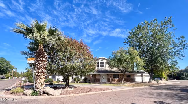 219 W Harmont Dr Phoenix, AZ 85021