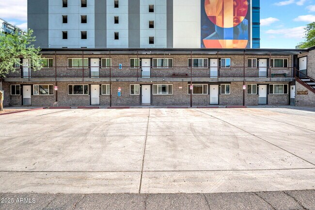 821 N 3rd St Phoenix, AZ 85004
