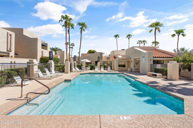 719 E LOLA Drive