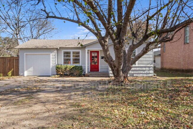 320 NE 31st St Grand Prairie, TX 75050