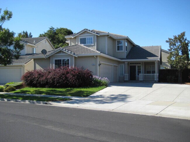Gorgeous 4 Bedroom, 3 Bath in Brentwood