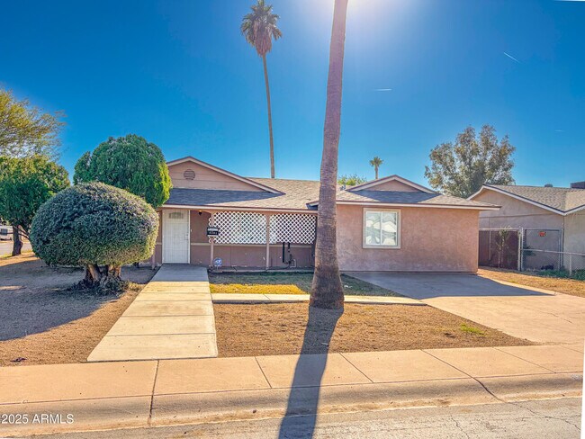6301 W Earll Dr Phoenix, AZ 85033