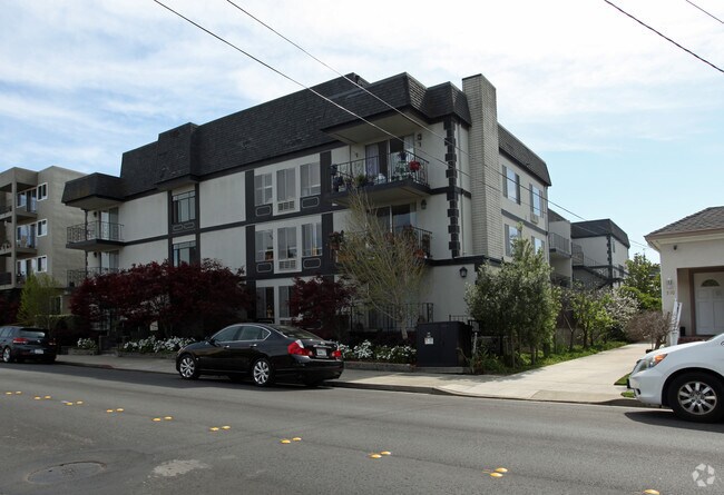 520 Elm Street Apts