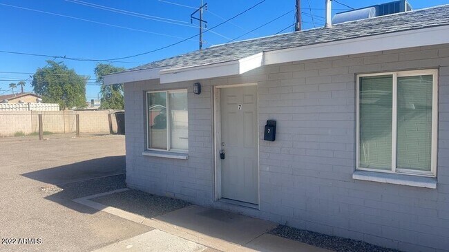 2142 E Taylor St Phoenix, AZ 85006