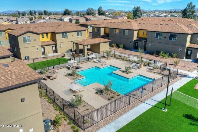 1950 W Tierra Buena Ln Phoenix, AZ 85023