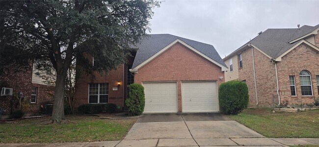 818 Green Pond Dr Garland, TX 75040