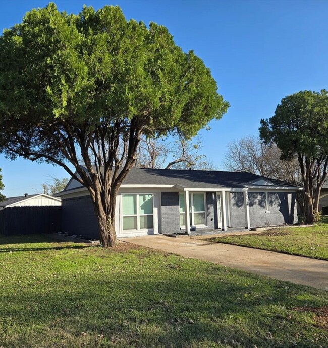 3950 Ambrose Cir Dallas, TX 75241